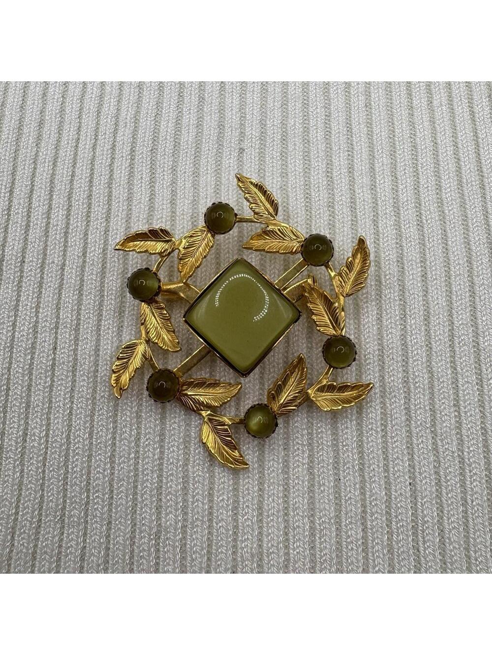 Vintage Gold Tone Leaf Wreath Brooch Green Cabochon Center